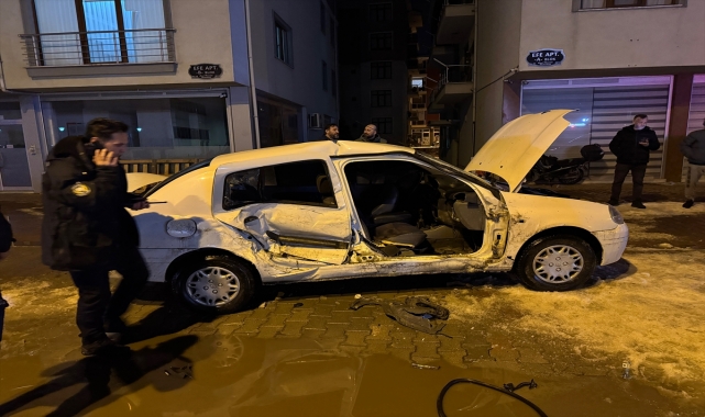 Bartın'da ambulans ile otomobilin çarpıştığı kazada 7 kişi yaralandı