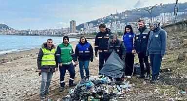 BELEDİYEDEN SAHİL BANDINDA   TEMİZLİK HAREKATI