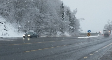Bolu Dağı'nda kar ve sis etkili oldu
