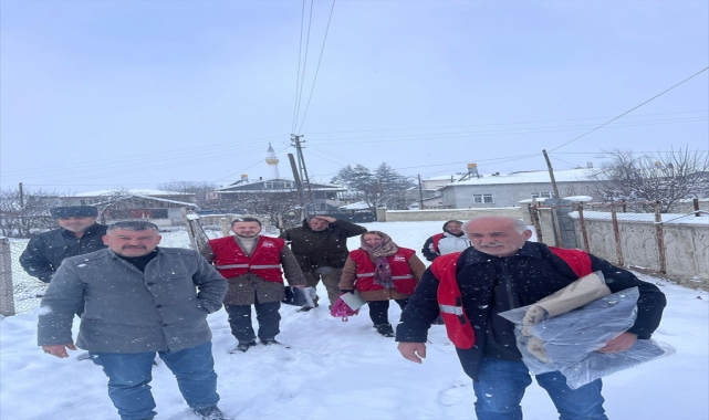CHP Ladik İlçe Başkanlığından ihtiyaç sahibi çocuklara yardım