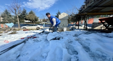 Düzce'de gönüllü gençler tarihi camileri ramazana hazırladı