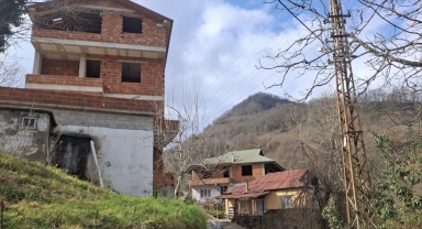 Giresun'da heyelan riski nedeniyle 3 binanın tahliyesine karar verildi