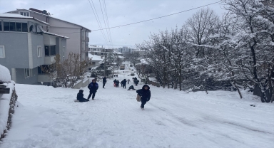 Ladik'te çocuklar karın keyfini çıkardı