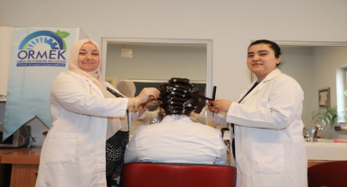 Ordu'da depremzede iki kadın öğrendikleri mesleği memleketlerinde yapacak