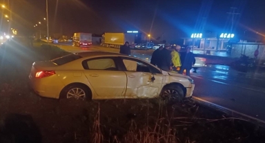 Samsun'da panelvan ile otomobilin çarpıştığı kazada 3 kişi yaralandı