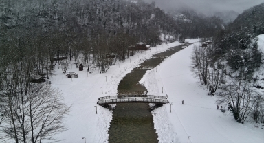 Sinop'ta Erfelek Tatlıca Şelaleleri Tabiat Parkı kar sonrası görüntülendi
