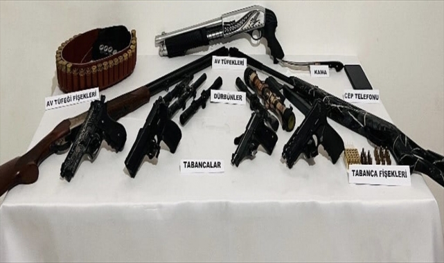 Sinop'ta silah ve mühimmat kaçakçılığı operasyonunda 4 tabanca ve 3 tüfek ele geçirildi