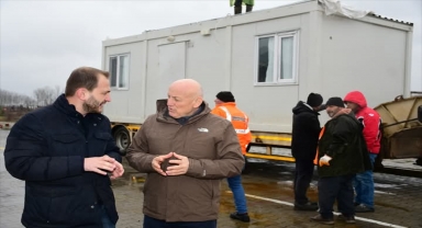 Terme'de evi yanan aileye konteyner ev yardımı