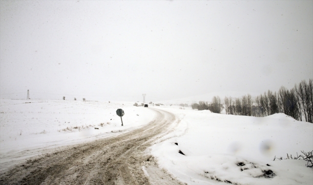 Tokat-Sivas kara yolunda kar etkili oluyor