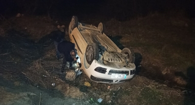 Tokat'ta tarlaya devrilen otomobildeki 3 kişi yaralandı