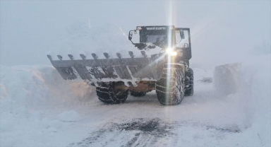 Yakakent ilçesinde yüksek kesimlerde kar kalınlığı 1,5 metreye çıktı