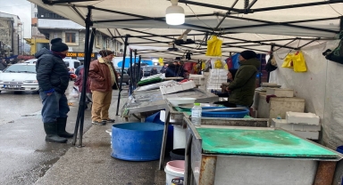 Zonguldak'ta olumsuz hava şartları nedeniyle balık tezgahları boş kaldı
