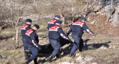 Amasya'da devrilen hafif ticari araçtaki 1 kişi öldü, 4 kişi yaralandı