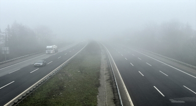Anadolu Otoyolu'nun Düzce kesiminde sis etkili oldu