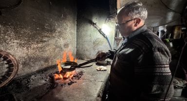 Baba mesleği kalaycılığı 57 yıldır sürdürüyor