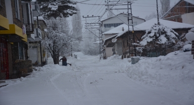 Başçiftlik ilçesinde kar yağışı etkili oldu