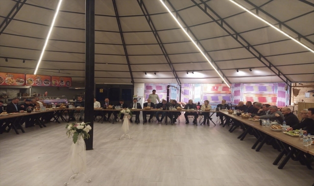 Çaykara Kaymakamı Sapmaz, muhtarlarla iftarda bir araya geldi