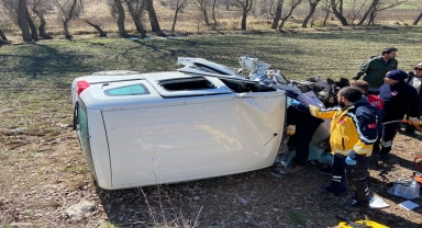 Çorum'da 2 hafif ticari araç çarpıştı, 1 kişi öldü, 5 kişi yaralandı