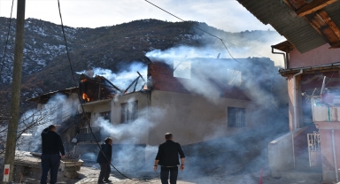 Gümüşhane'de evde çıkan yangın söndürüldü