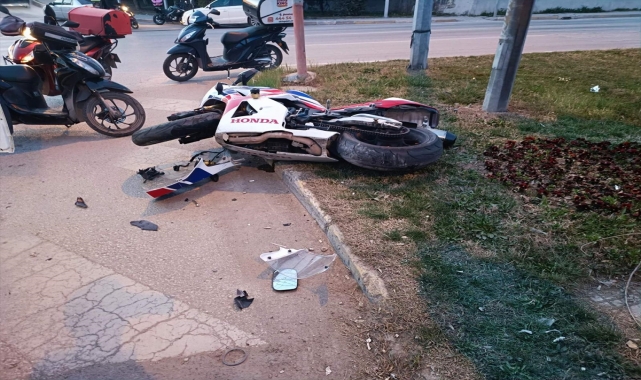 Karabük’te otomobille çarpışan motosikletli yaralandı