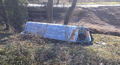 Ordu'da otomobilin servis minibüsüne çarptığı kazada 6'sı çocuk 8 kişi yaralandı 