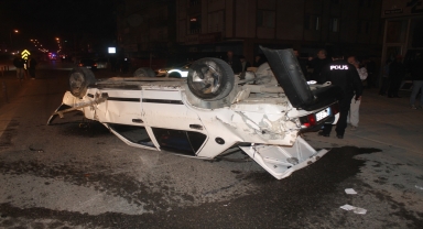 Samsun'da devrilen otomobilin sürücüsü yaralandı