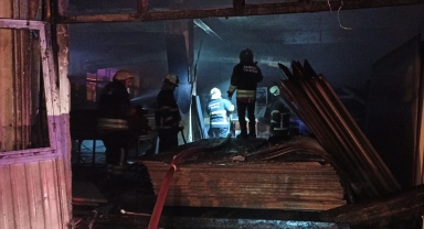 Samsun'da mobilya imalathanesinde çıkan yangın söndürüldü