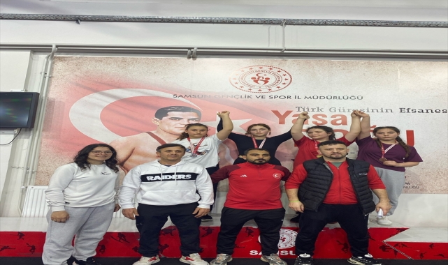Samsunlu genç güreşçiler Türkiye Şampiyonası'na katılmaya hak kazandı