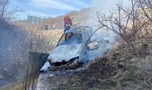 Sinop'ta bariyere çarpan otomobildeki 4 kişi yaralandı