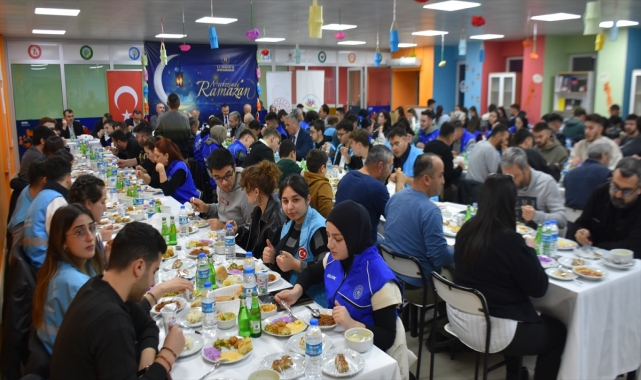 Sinop'ta üniversite öğrencileri iftar programında buluştu