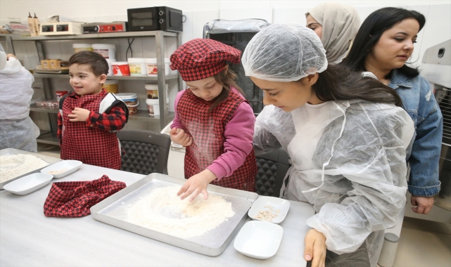 Tokat'ta down sendromlu çocuklar ramazan pidesi yaptı