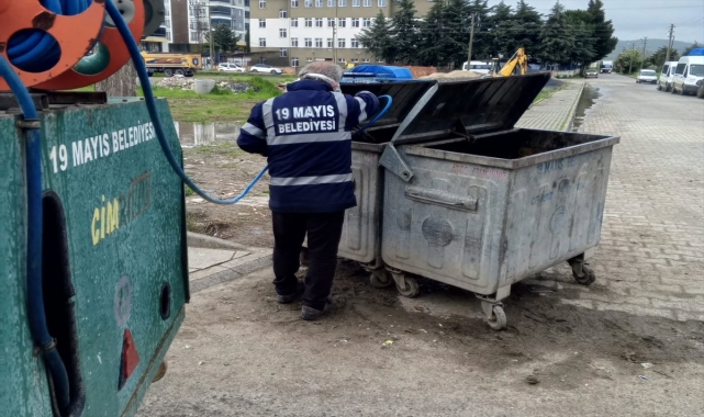19 Mayıs ilçesinde çöp konteynerleri temizlendi