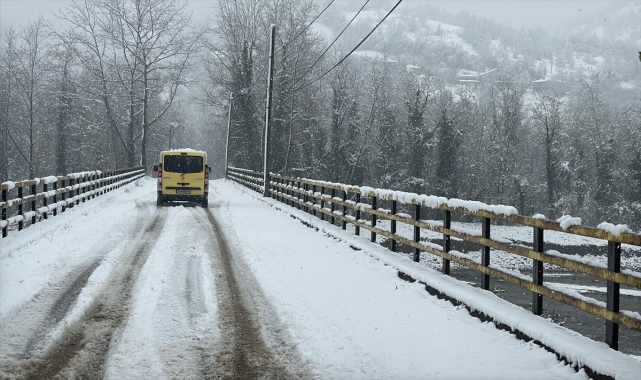 Bartın'da kar nedeniyle 19 köy yolu ulaşıma kapandı