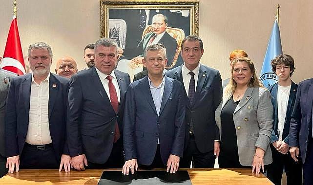 CHP LİDERİ ÖZEL' İ, MİLLETVEKİLLERİ  GEZMİŞ VE  TORUN  İLE  BAŞKANLAR KÖSE VE SIBIÇ UĞURLADI