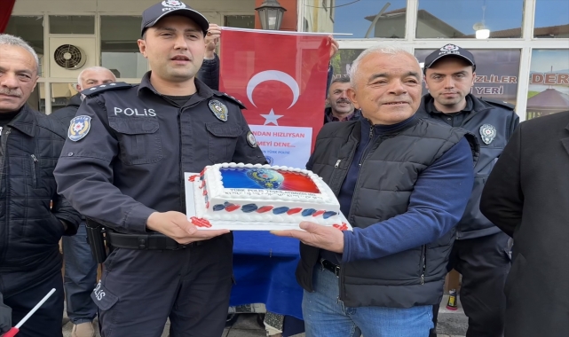 Düzce'de kavga ihbarına giden polis ekipleri esnafın sürpriz kutlamasıyla karşılaştı