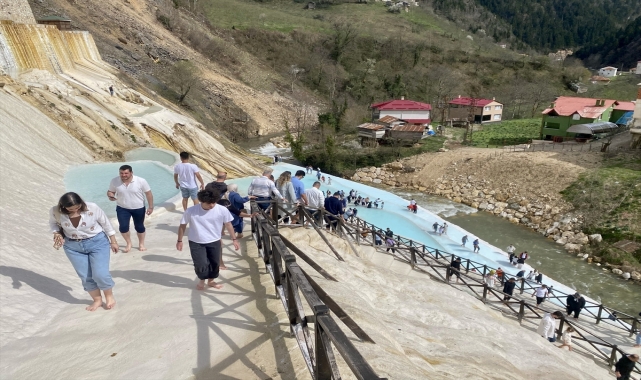 Göksu travertenlerini üç günde 3 bin kişi ziyaret etti