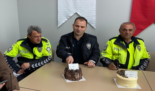 Gümüşhacıköy'de öğrenciler ihbarda bulunarak çağırdıkları polislerle pasta kesti