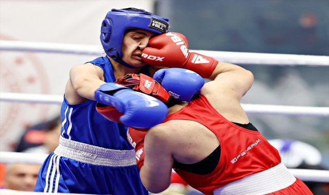 Samsun'da 22 Yaş Altı, Genç ve Yıldız Kadınlar Türkiye Boks Şampiyonası sürüyor