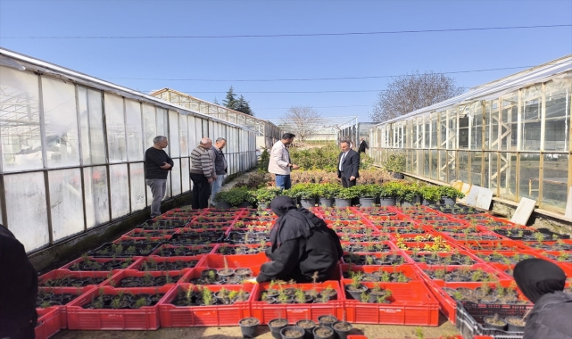 TOGÜ Rektörü Yılmaz, kampüsteki seraları gezdi