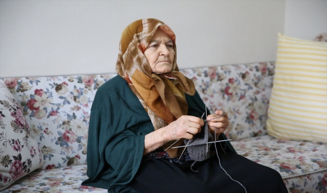 110 yaşındaki Hayriye nineye Anneler Günü hediyesi