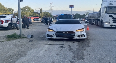Düzce'de otomobilin çarptığı midibüsteki 7 kişi yaralandı