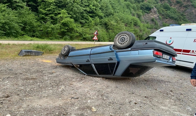 Karabük'te devrilen otomobildeki 2 kişi yaralandı