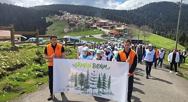 ÖĞRENCİLERDEN YAYLADA ÇÖP TEMİZLİĞİ