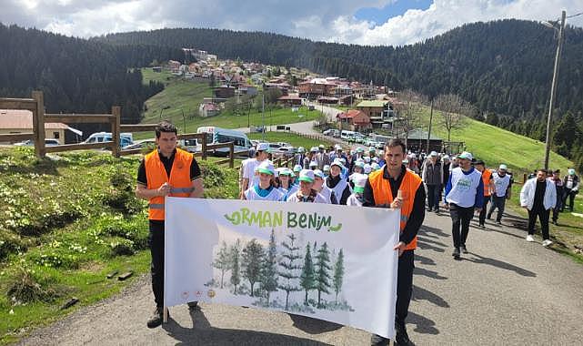 ÖĞRENCİLERDEN YAYLADA ÇÖP TEMİZLİĞİ