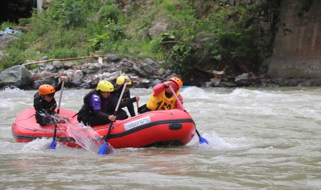 Rize'de düzenlenen Türkiye Rafting Şampiyonası yarışları sona erdi