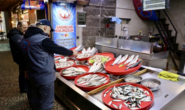 Trabzon'da balıkçı tezgahlarında çeşitlilik sürüyor
