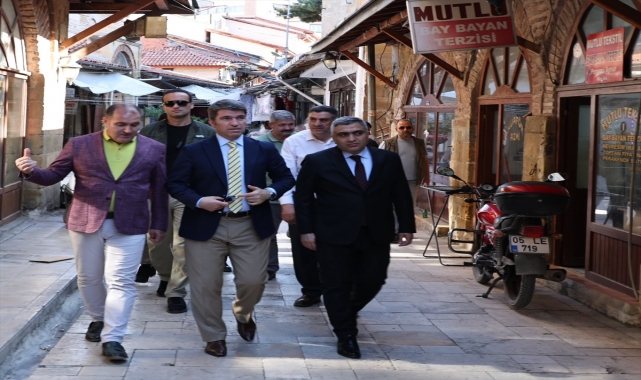 Amasya Valisi Bakan, Merzifon'da ziyaretlerde bulundu