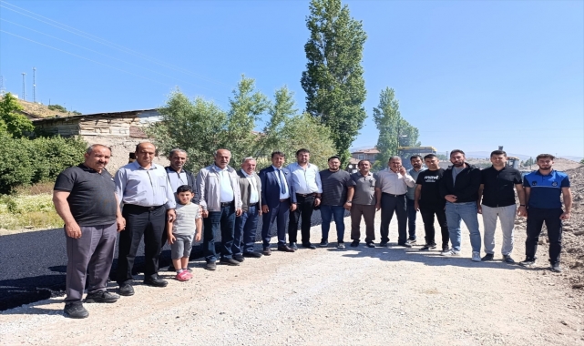 Artova Belediyesince asfaltlama çalışmaları sürüyor