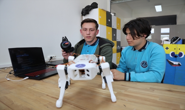 Bayburtlu öğrencilerden görme engelliler için yapay zeka destekli robot köpek