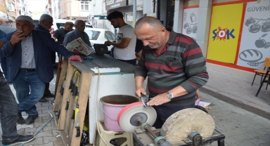 Havza'da bıçak bileme tezgahlarında yoğunluk yaşanıyor